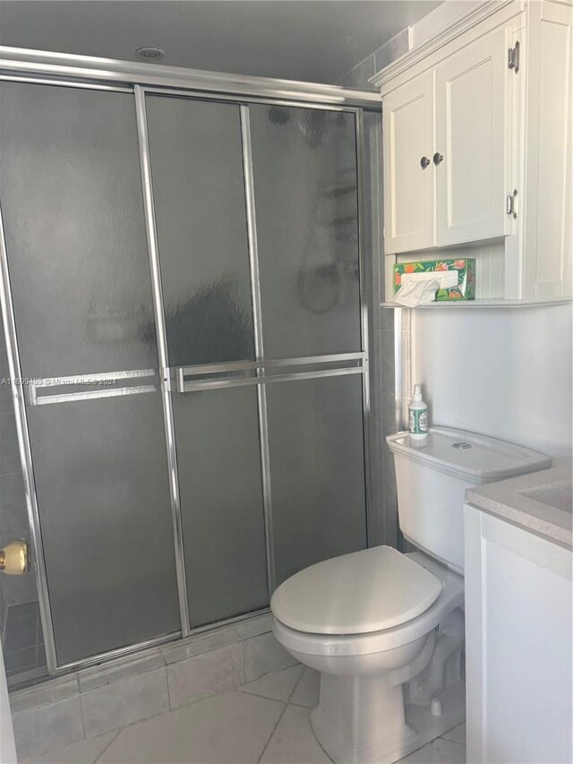 2750 NE 183rd St Unit 1210, Aventura, FL 33160 - full bath featuring vanity, toilet, and a shower with door