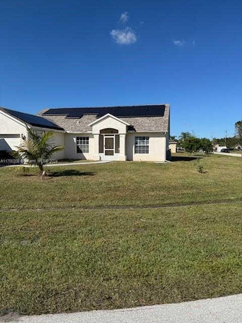 view of front of property with a front yard