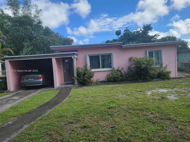 view of front of property with a front lawn