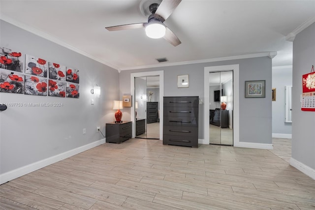 bedroom featuring light wood-type flooring, ceiling fan, and crown molding