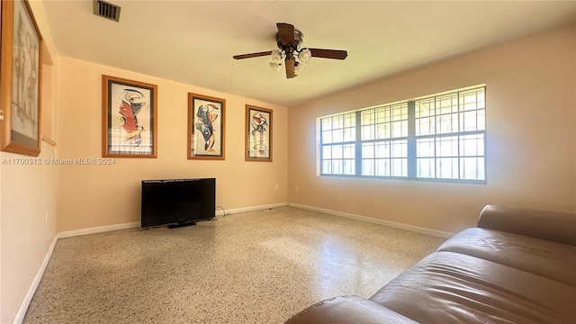 sitting room with ceiling fan