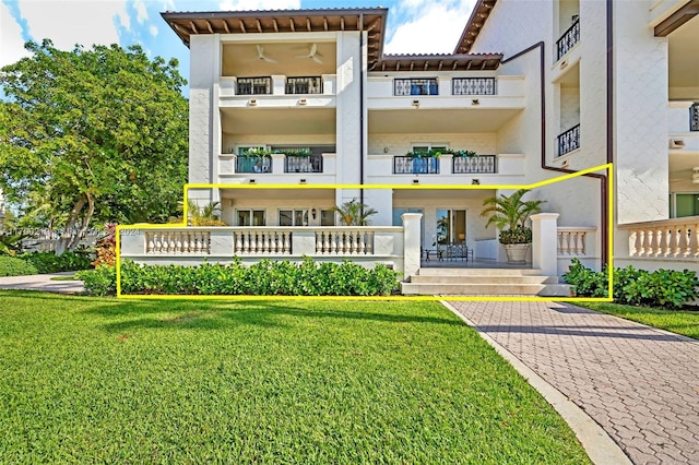 view of front of property with a front lawn