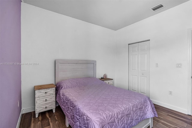 bedroom featuring dark wood-type flooring and a closet