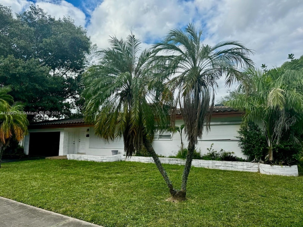 exterior space with a lawn