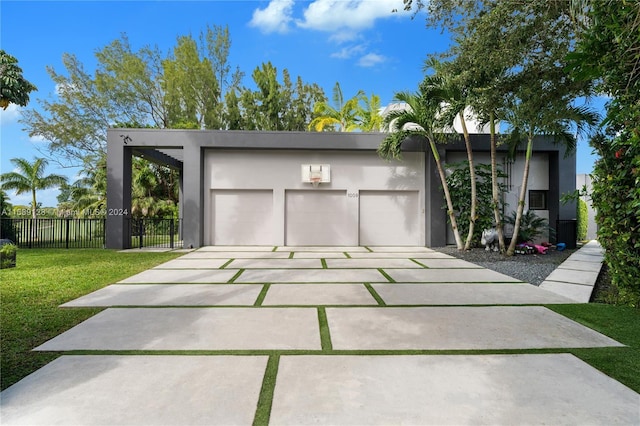 garage featuring a lawn