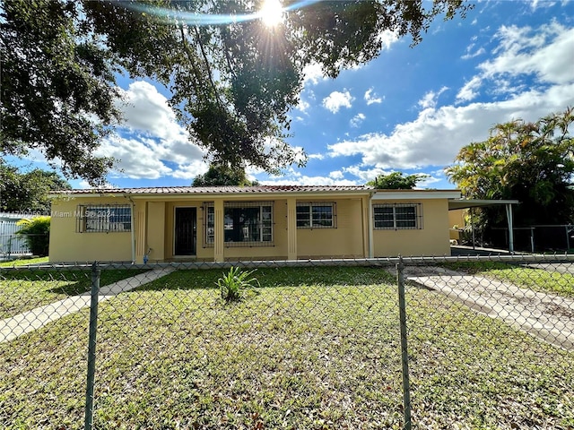 view of front of property featuring a carport and a front lawn