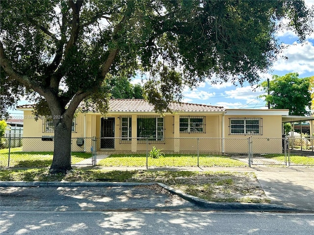 view of front facade featuring a carport