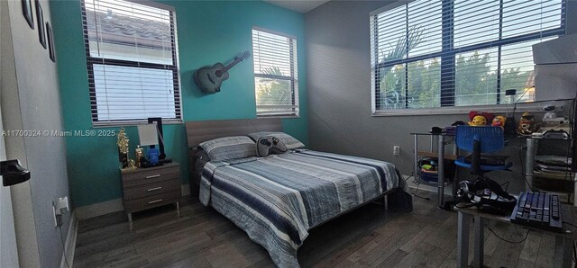 bedroom featuring a textured ceiling, hardwood / wood-style flooring, and ceiling fan