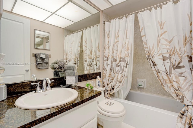 full bathroom with shower / tub combo with curtain, vanity, and toilet