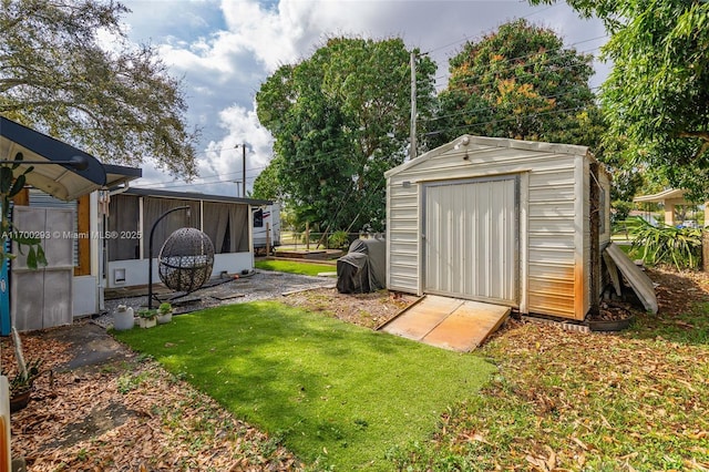 view of yard featuring a storage unit