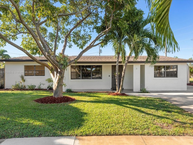 single story home featuring a front lawn