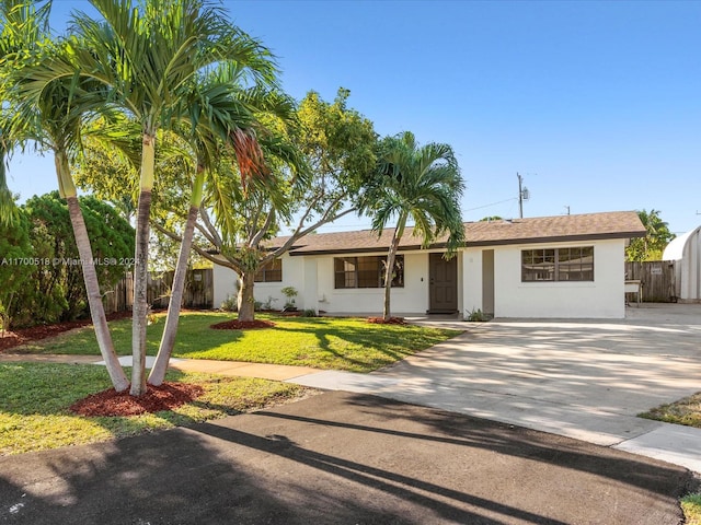 ranch-style home featuring a front lawn