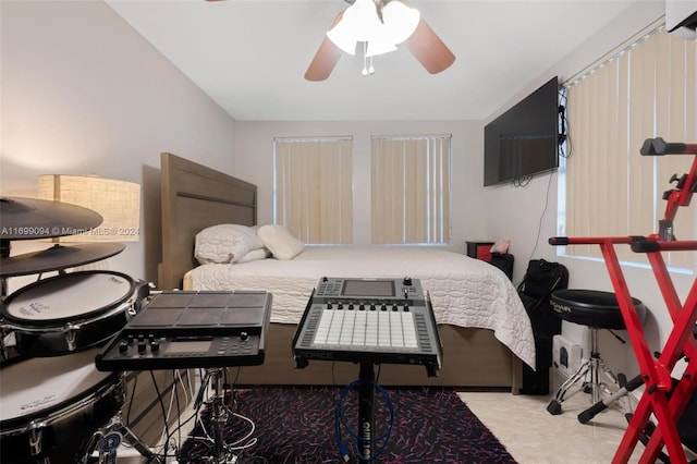 bedroom with ceiling fan