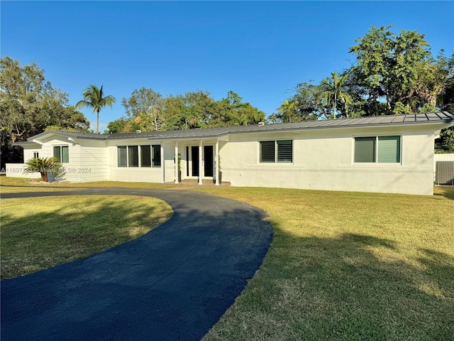 ranch-style home with a front lawn