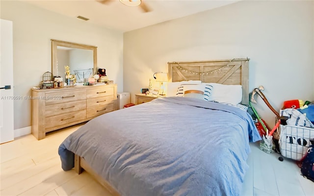 bedroom featuring ceiling fan