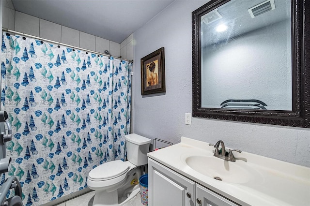 bathroom featuring a shower with curtain, vanity, and toilet