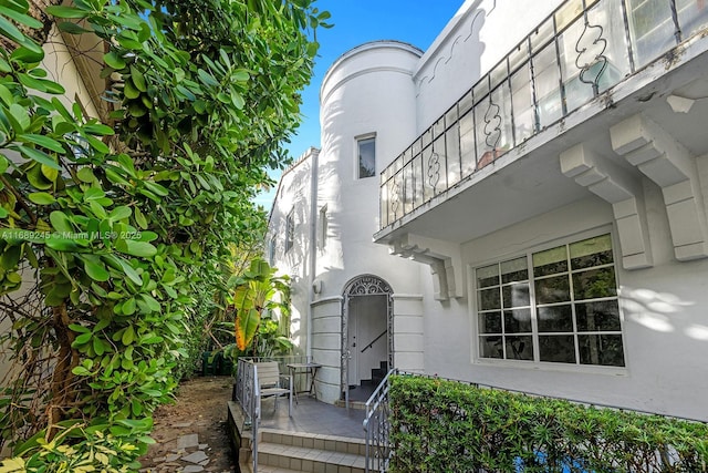 exterior space featuring stucco siding and a balcony