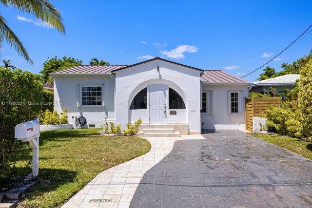 view of front of house with a front yard