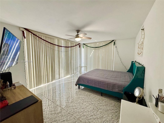 bedroom with ceiling fan