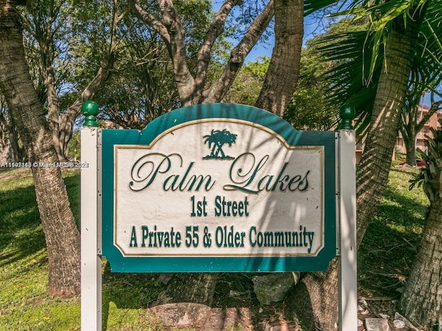 view of community / neighborhood sign