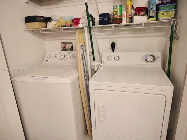 laundry room with washing machine and clothes dryer