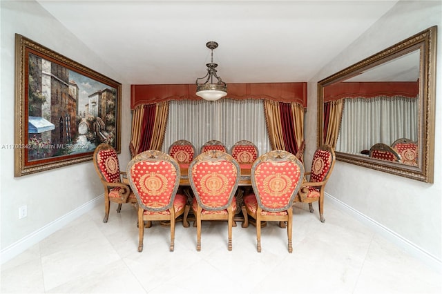 dining space with vaulted ceiling