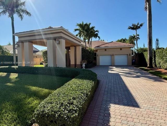 view of front of property with a front lawn