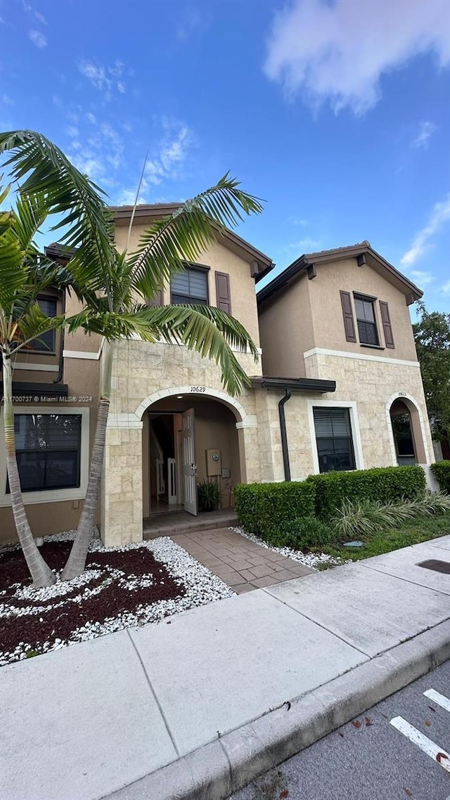 view of front of house