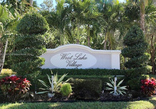 view of community / neighborhood sign