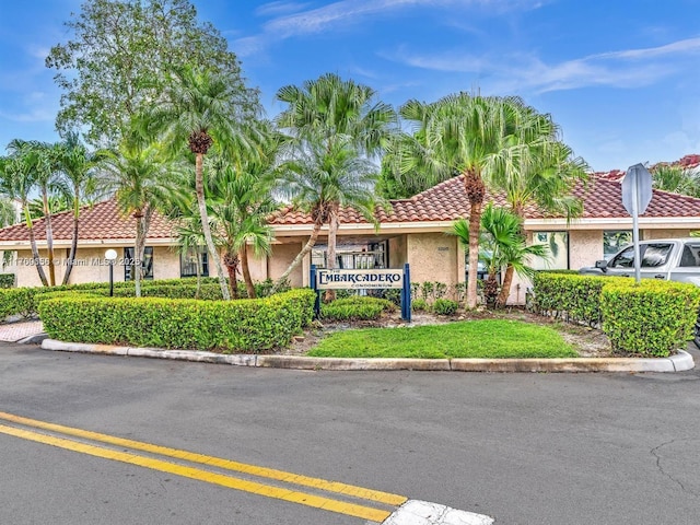 5236 NE 6th Ave Unit G25, Oakland Park, FL 33334 - view of front facade with stucco siding and a tiled roof