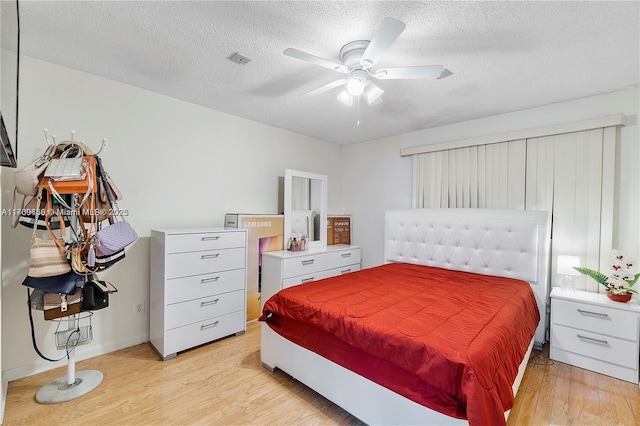 5236 NE 6th Ave Unit G25, Oakland Park, FL 33334 - bedroom featuring light wood-style floors, a textured ceiling, and a ceiling fan