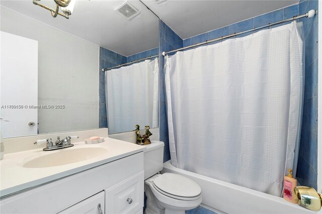 5236 NE 6th Ave Unit G25, Oakland Park, FL 33334 - full bathroom featuring shower / bath combination with curtain, vanity, and toilet