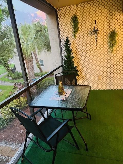 5236 NE 6th Ave Unit G25, Oakland Park, FL 33334 - sunroom with plenty of natural light