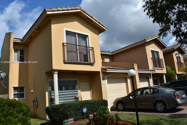 view of front of home featuring a garage