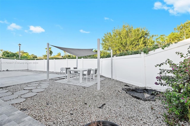 view of yard with a patio area