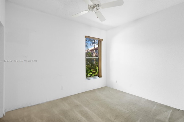 unfurnished room featuring ceiling fan and light colored carpet