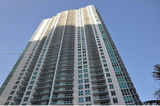 Listing photo 2 for 951 Brickell Ave Unit 3609, Miami FL 33131