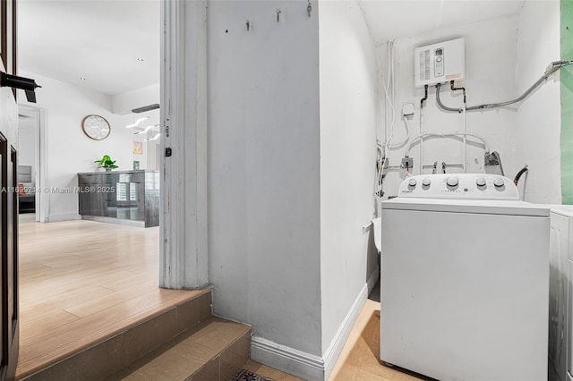 13751 NE 1st Ave, Miami, FL 33161 - laundry room featuring washer / clothes dryer and water heater