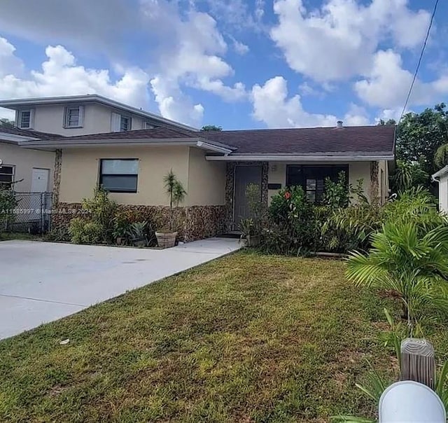 view of front of house with a front yard