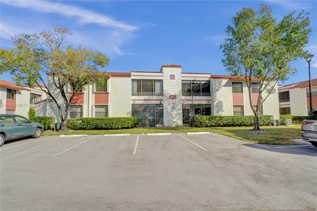 1104 N Hiatus Rd Unit 1104, Pembroke Pines, FL 33026 - carpeted bedroom with a closet, a ceiling fan, a textured ceiling, and baseboards