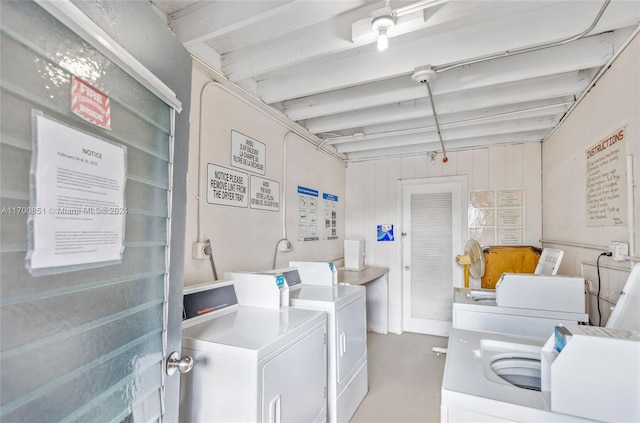 15610 NE 6th Ave Unit 33D, Miami, FL 33162 - shared laundry room featuring washing machine and clothes dryer