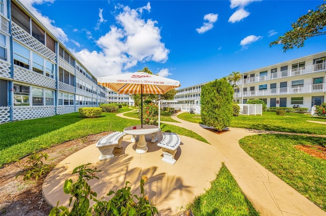 15610 NE 6th Ave Unit 33D, Miami, FL 33162 - view of property's community with a lawn