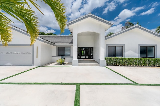 view of front of home featuring a garage