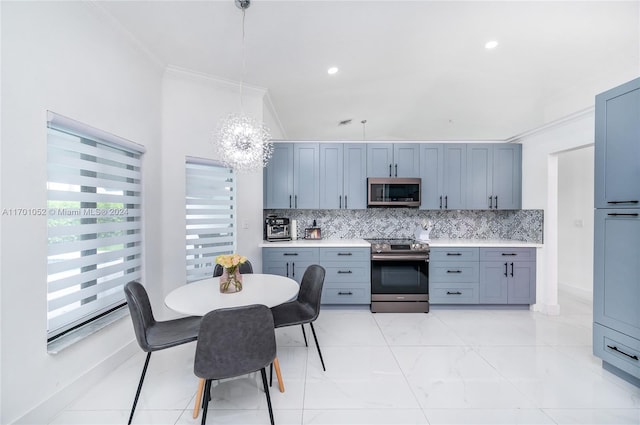 kitchen with hanging light fixtures, an inviting chandelier, backsplash, crown molding, and appliances with stainless steel finishes