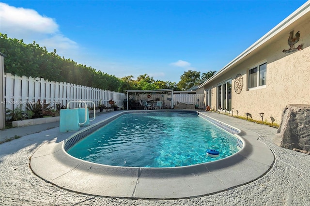 view of swimming pool