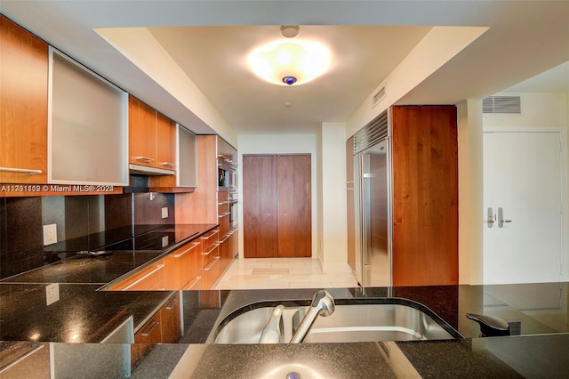 kitchen with sink, appliances with stainless steel finishes, and tasteful backsplash