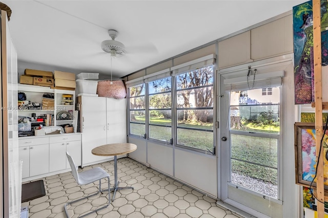 sunroom featuring ceiling fan