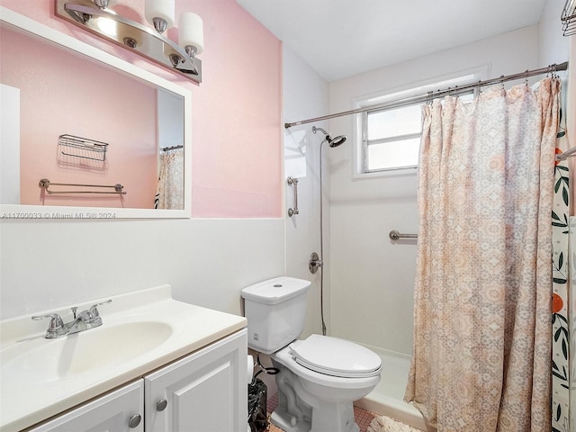 bathroom with a shower with shower curtain, vanity, and toilet