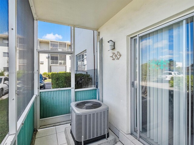 16701 NE 13th Ave Unit 101, Miami, FL 33162 - view of sunroom / solarium