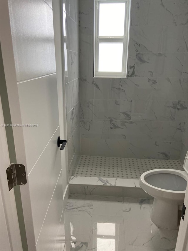 bathroom with toilet and tiled shower